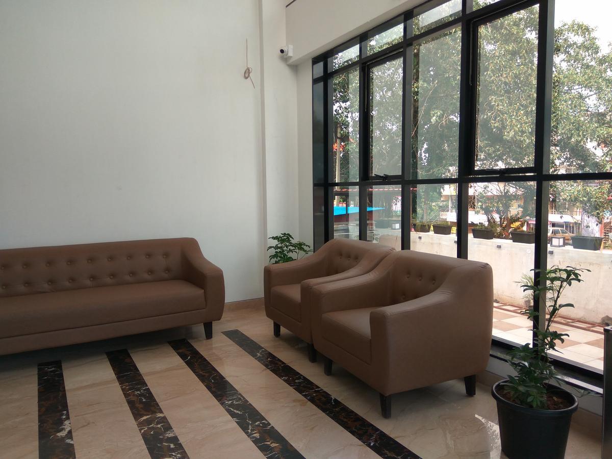 Manasi Inn Сатара Екстериор снимка