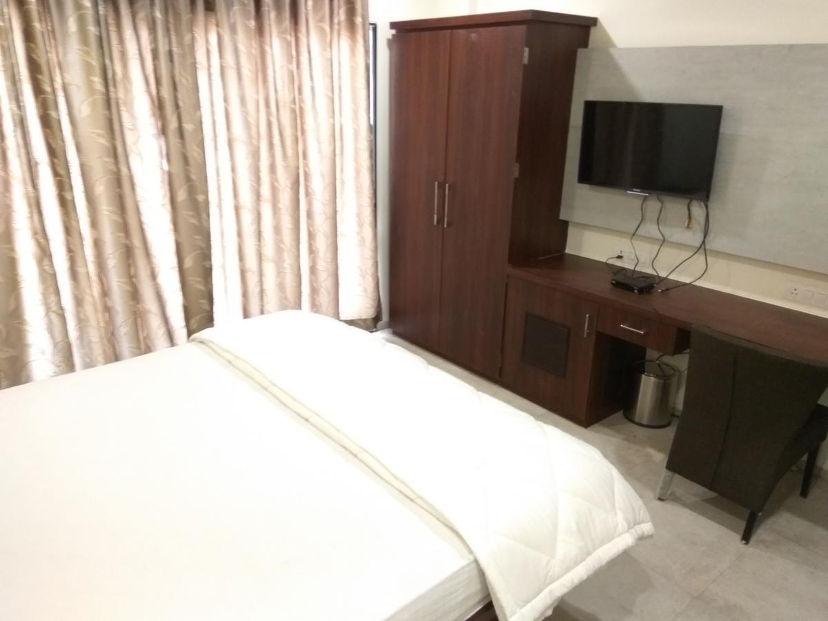 Manasi Inn Сатара Екстериор снимка