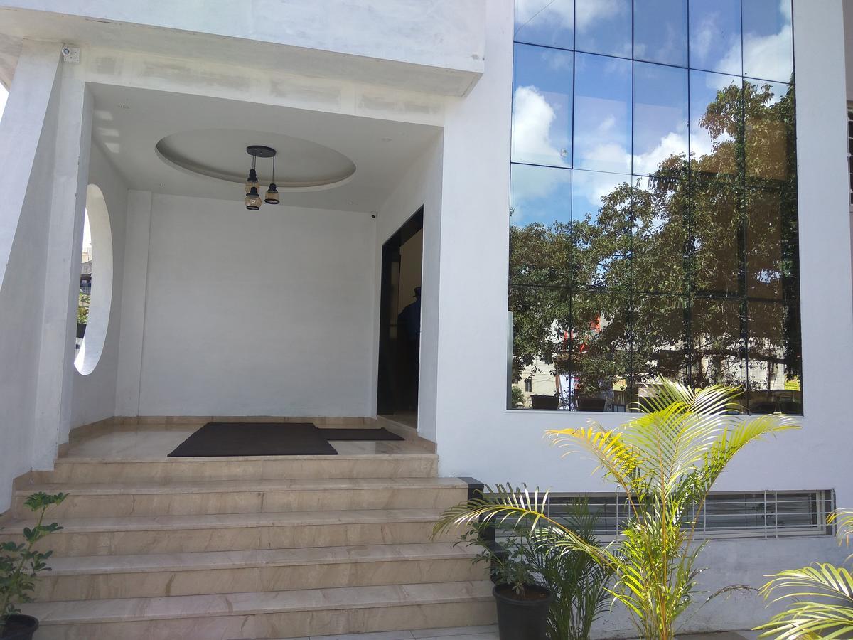 Manasi Inn Сатара Екстериор снимка