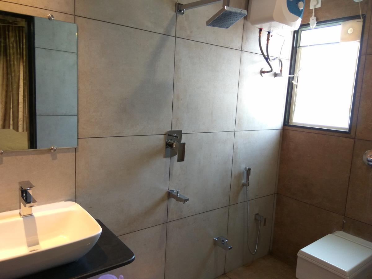 Manasi Inn Сатара Екстериор снимка